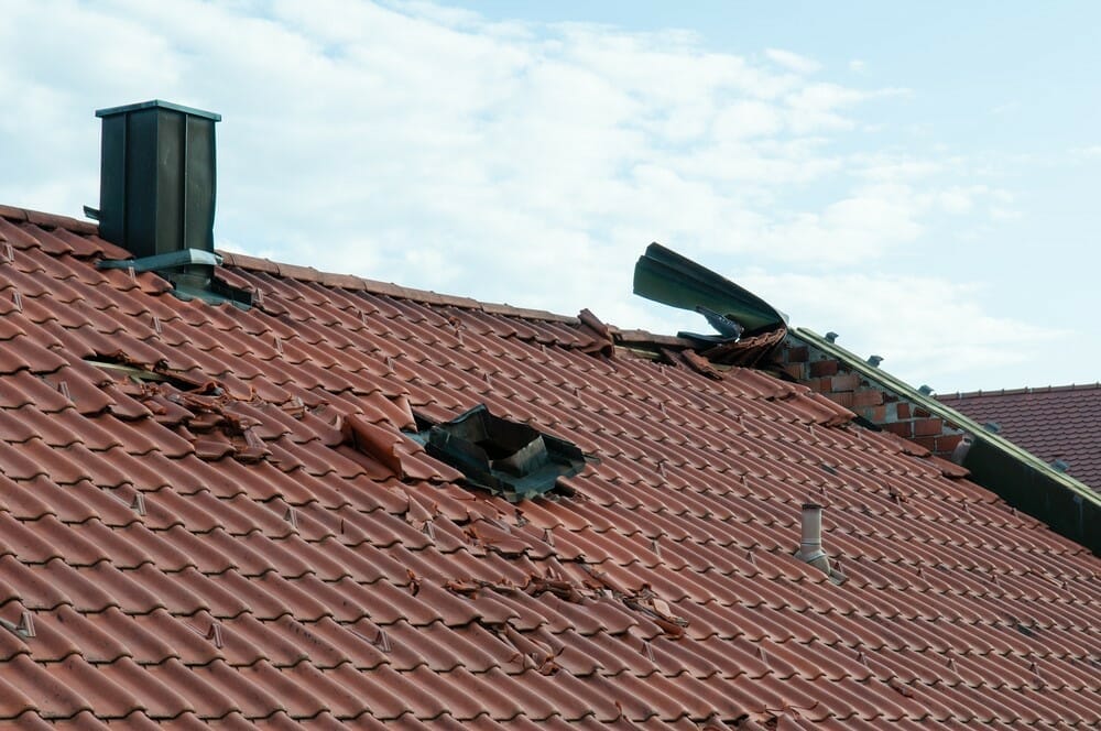 Damage roof caused by wind in Jonesboro